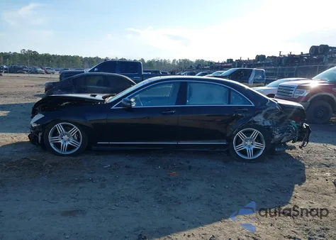 2013 Mercedes-Benz S 550 z USA, uszkodzony, nr VIN WDDNG7DB1DA513575